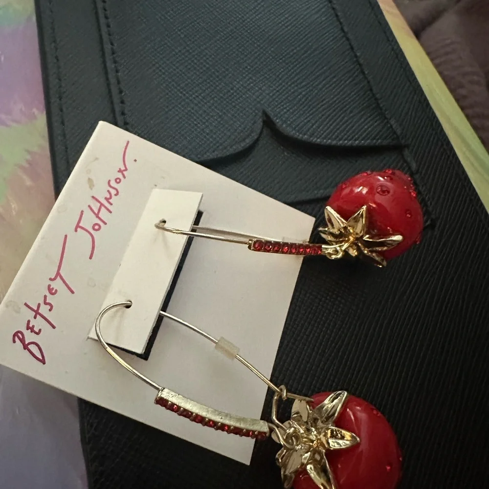 Betsey Johnson Baby Cakes Red Strawberry Resin Earrings NWT - Picture 4 of 10